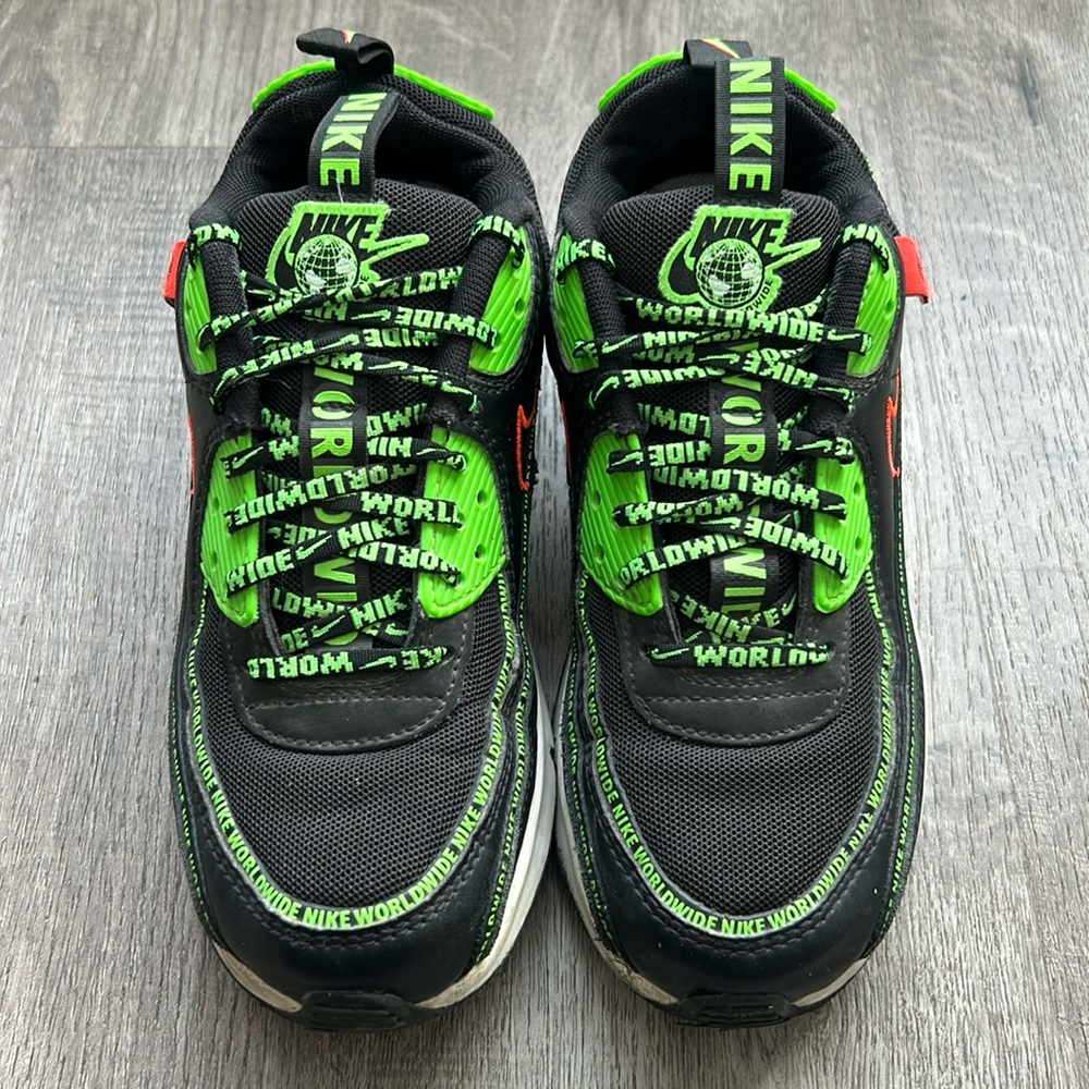 Nike Air Max 90 Worldwide youth size 4 black lime green